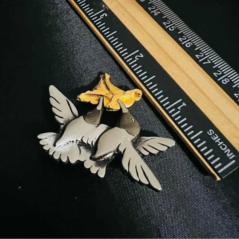 Vintage Shields Pewter Hummingbird Bird Flowers Pin Brooch Silver Gold Tone 4357